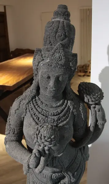 Artikelbild 4 des Artikels “Dewi Tara stehend, schwarzer Lavastein, ca. 170cm Höhe “